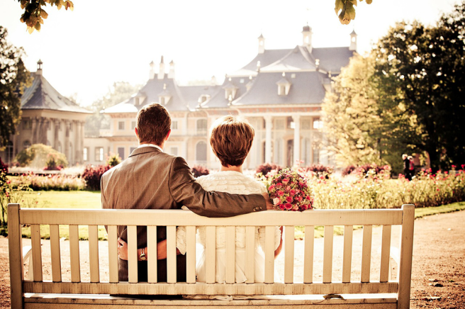 How to Choose the Right Wedding Venue_couple
